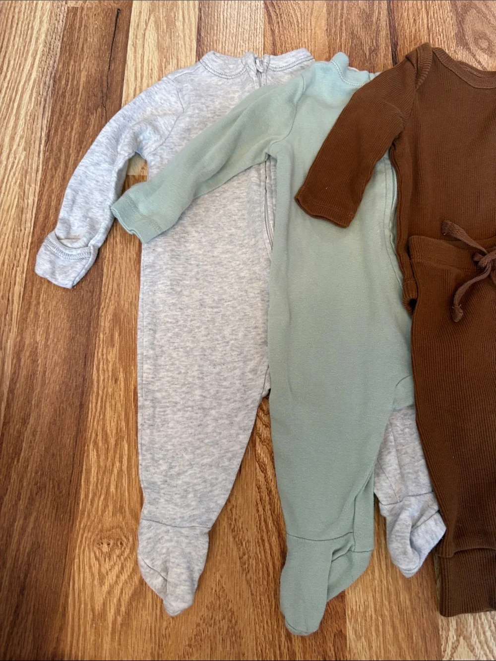 4 items 0-3m neutral bundle